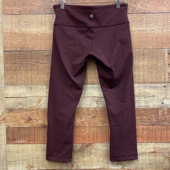 Lululemon Wunder Under Crops size 6 - Picture 2 of 6